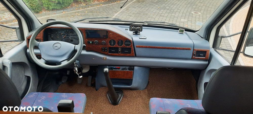 Mercedes-Benz Caravane Rapido - 13