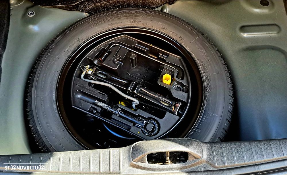 Peugeot 208 1.4 HDi Allure - 28