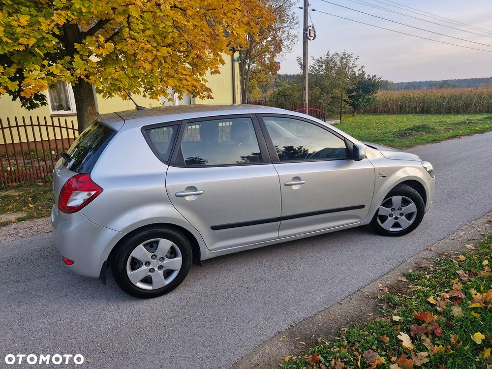 Kia Ceed - 7
