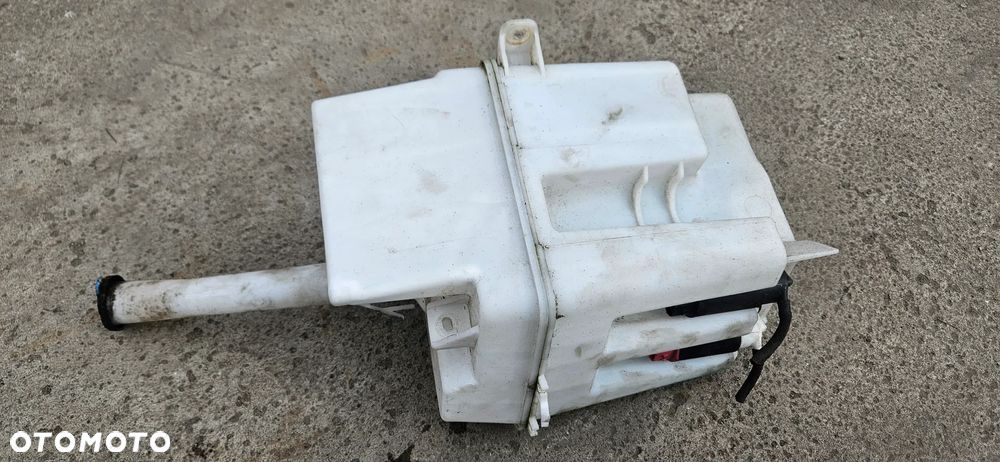 Zbiornik spryskiwaczy pompki Toyota Avensis T25 lift 2,2 D-CAT 2008r - 2