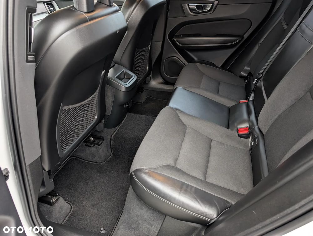 Volvo XC 60 D5 AWD Momentum - 19