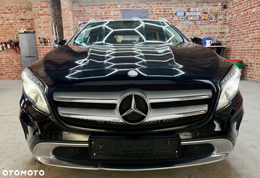 Mercedes-Benz GLA 180 7G-DCT Urban - 12