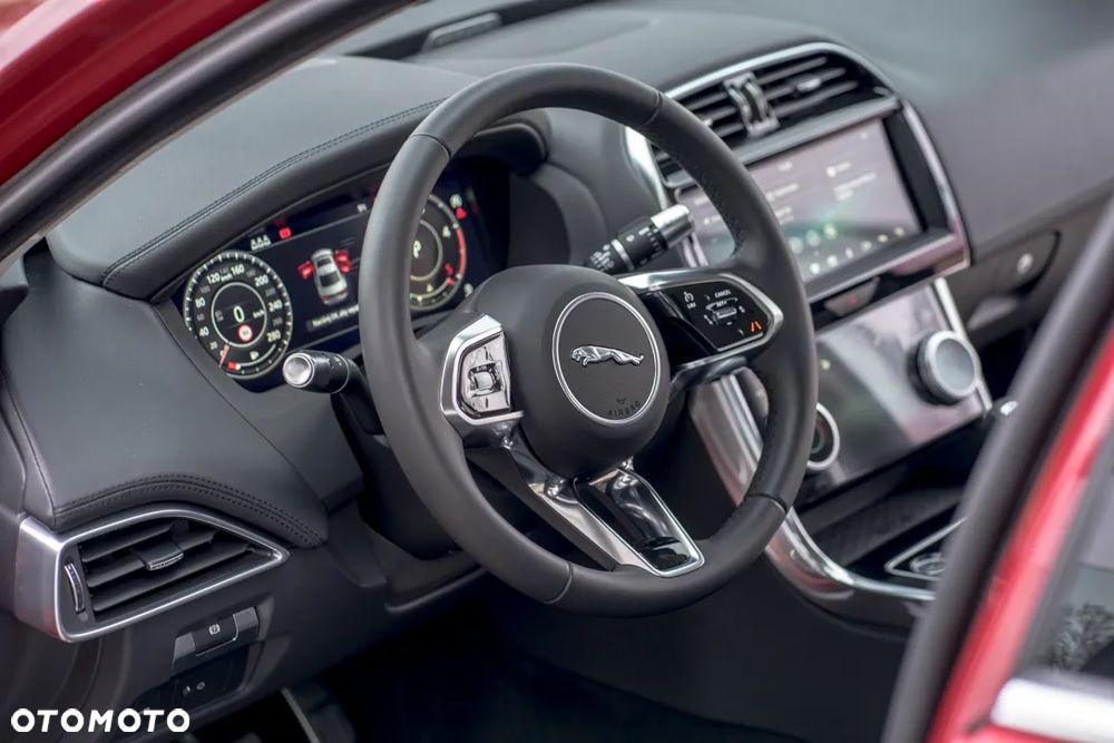 Jaguar XE 2.0 D180 HSE - 37