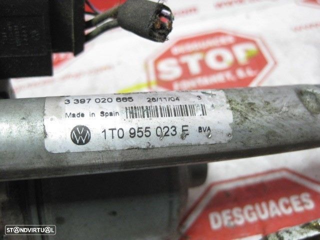 MOTOR LIMPA-VIDROS FRONTAL VOLKSWAGEN TOURAN 2005 -0390241785 - 2