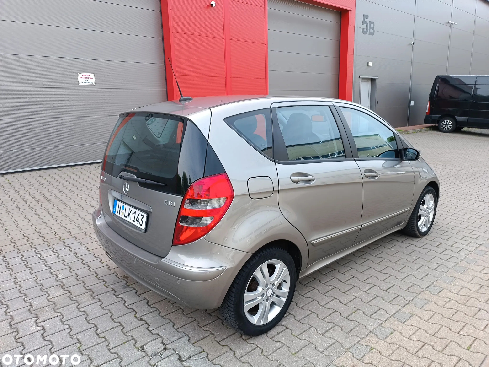 Mercedes-Benz Klasa A 180 CDI Autotronic Avantgarde - 6