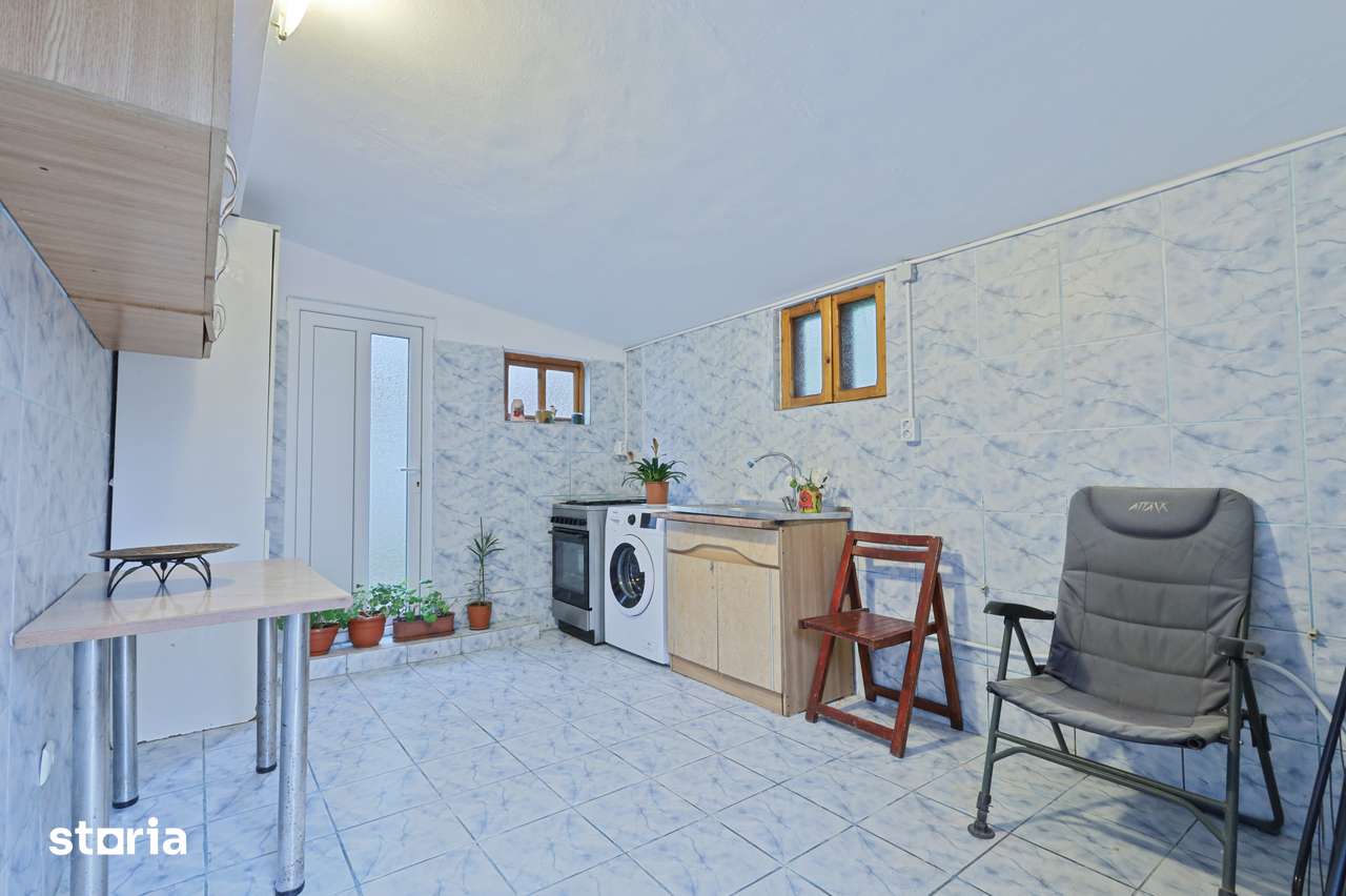 Casă parter situată central în orașul Mangalia,str.Portului, 656 mp - Imagine principală: 3/7