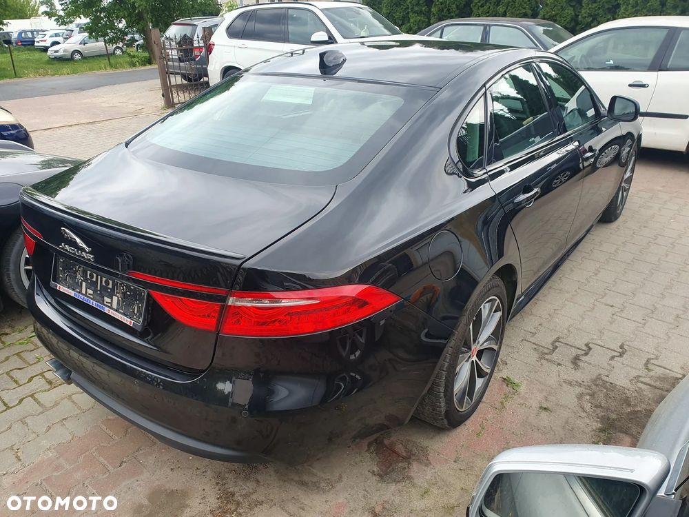 Jaguar XF 20d R-Sport - 8