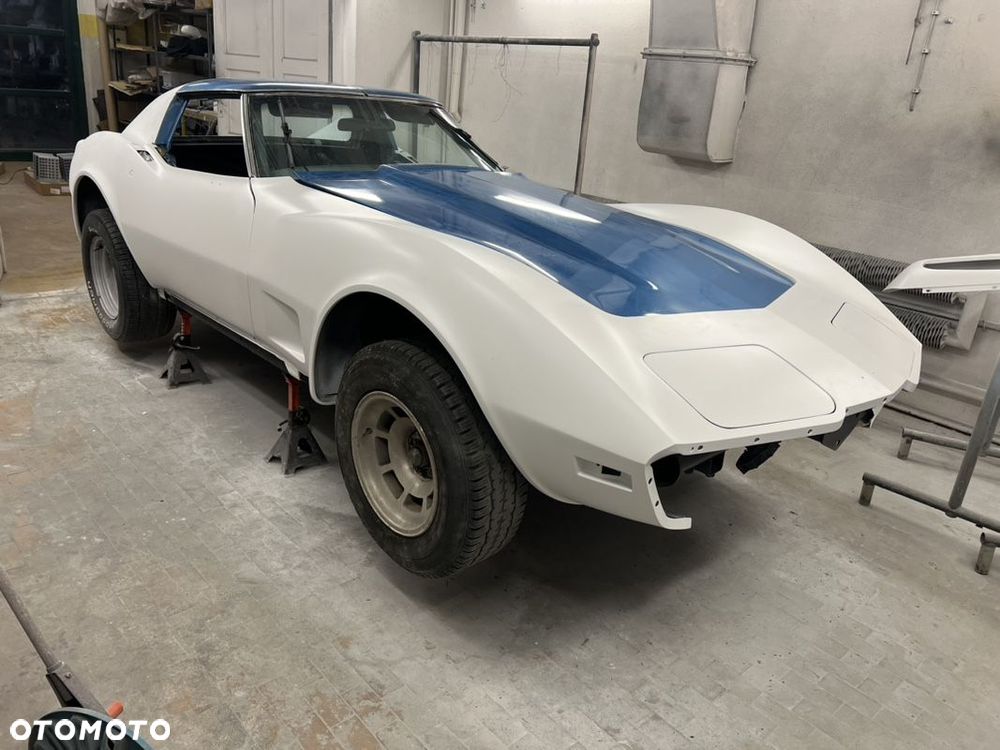 Chevrolet Corvette - 15