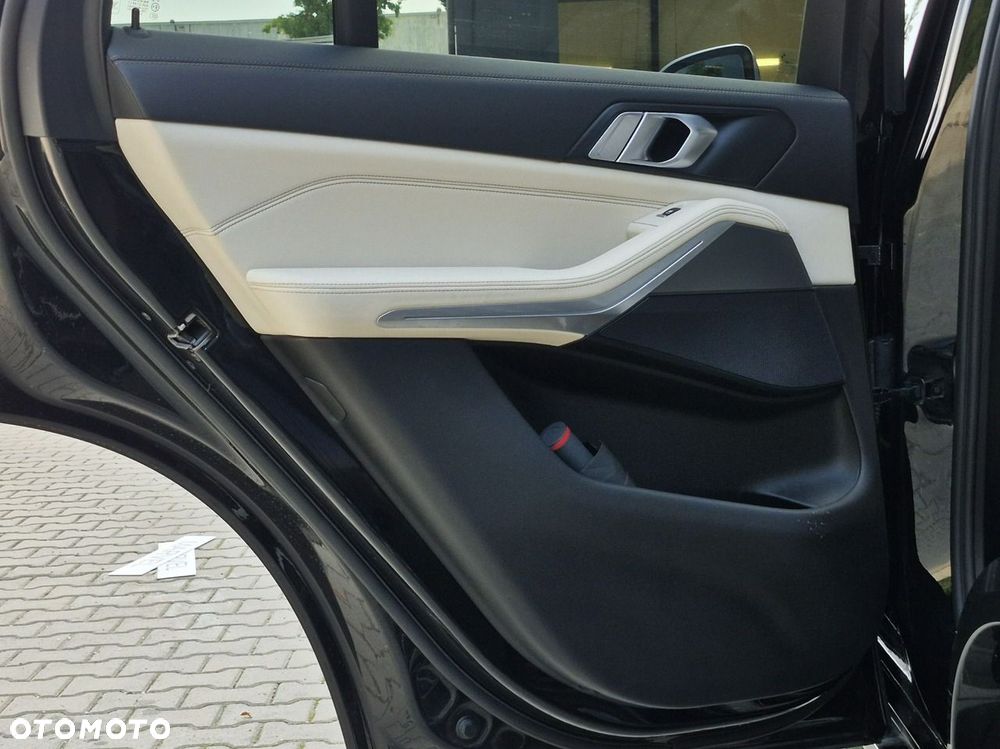 BMW X5 xDrive40d - 25