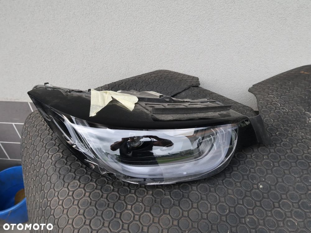 Lampa przednia BMW i3 uszkodzona - 1