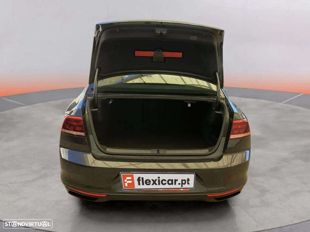 VW Passat 1.6 TDI Business DSG - 9