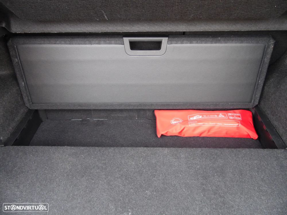 Nissan Qashqai 1.5 dCi N-Connecta J18 - 19