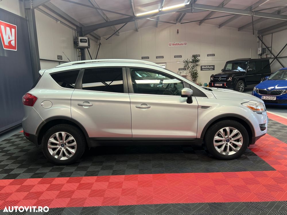 Ford Kuga 2.0 TDCi 4WD Powershift Titanium - 4