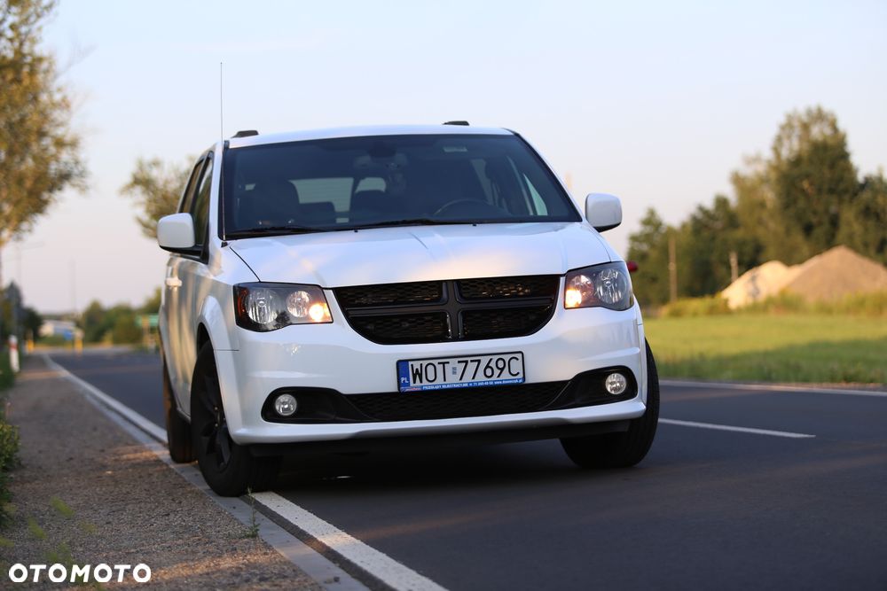 Dodge Grand Caravan 3.6 R/T - 11