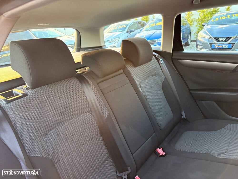 VW Passat Variant 1.6 TDI Confortline BlueMotion - 39