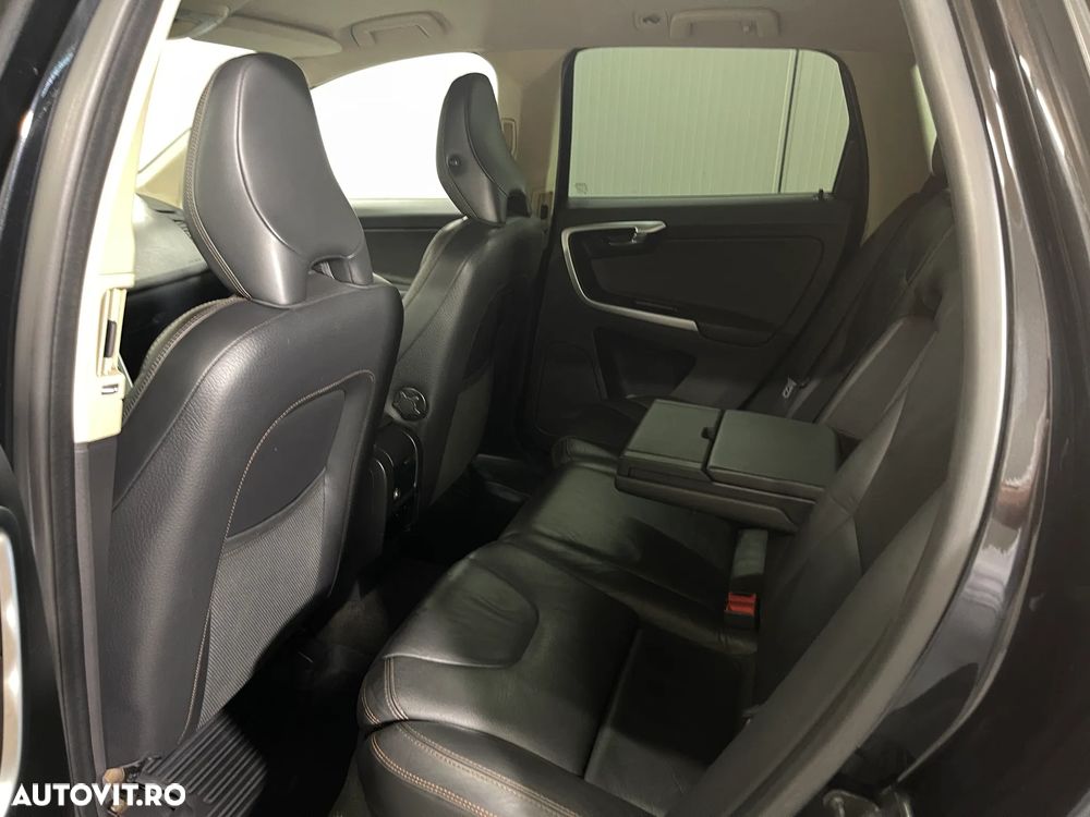 Volvo XC 60 2.4D AWD Momentum - 12