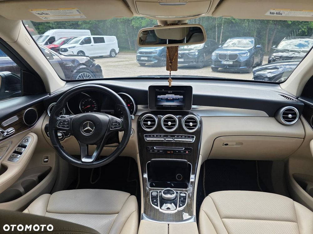 Mercedes-Benz GLC 300 4Matic 9G-TRONIC Exclusive - 17