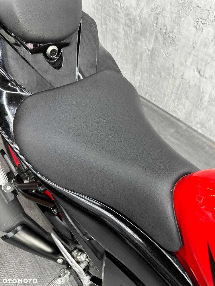 Suzuki GSX - 23