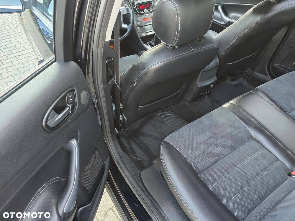 Ford Mondeo 2.0 FF Ghia - 12