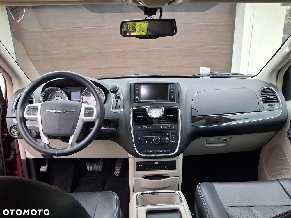 Chrysler Town & Country 3.6 Limited - 13