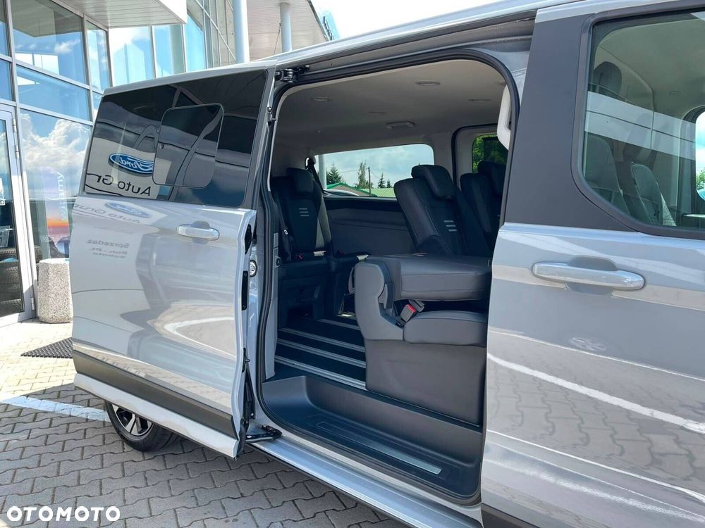 Ford Tourneo Custom - 9