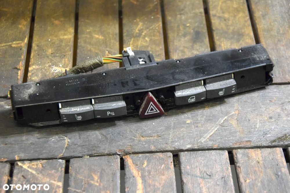 Opel Astra H Przyciski podgrzewania foteli Czujników parkowania Centralnego zamka Awaryjnych - 1