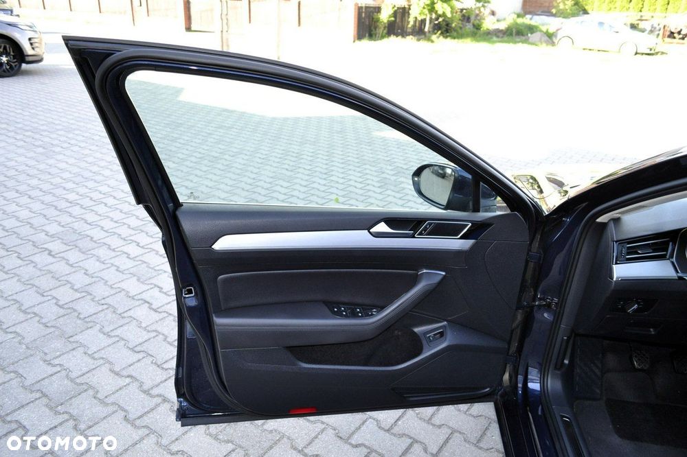 Volkswagen Passat - 31