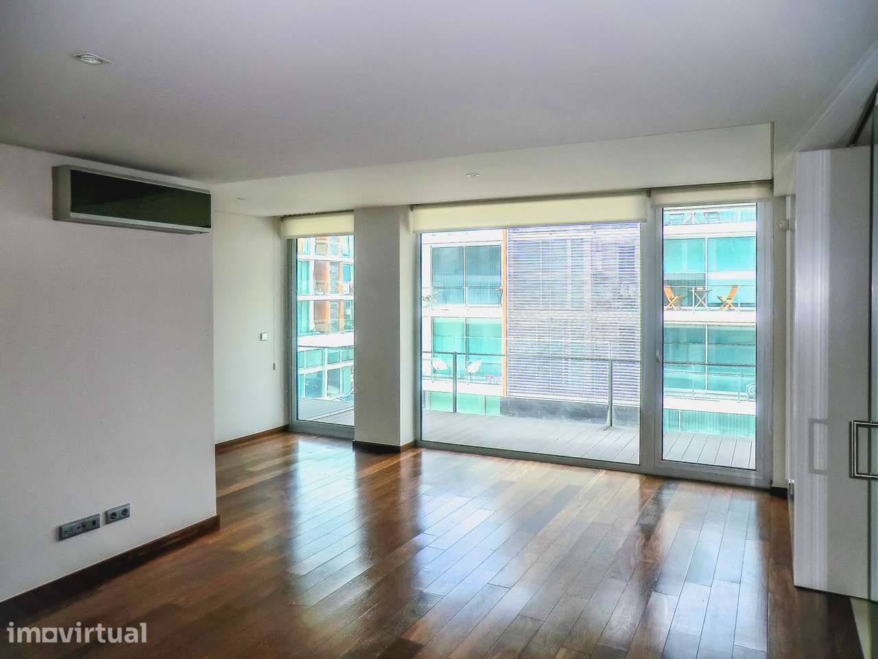 Apartamento T2 com duas varanda e garagem, arrumo, Forca, Aveiro - Grande imagem: 4/27