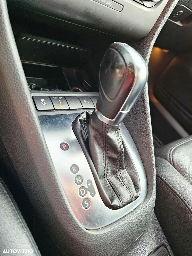 Volkswagen Golf 2.0 TDI DPF DSG Highline - 8