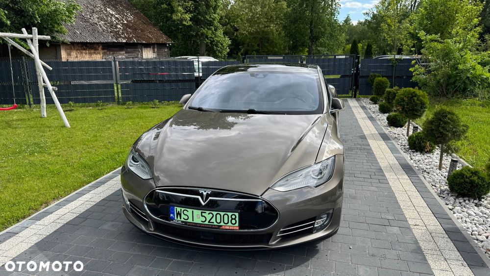Tesla Model S 90 D - 11