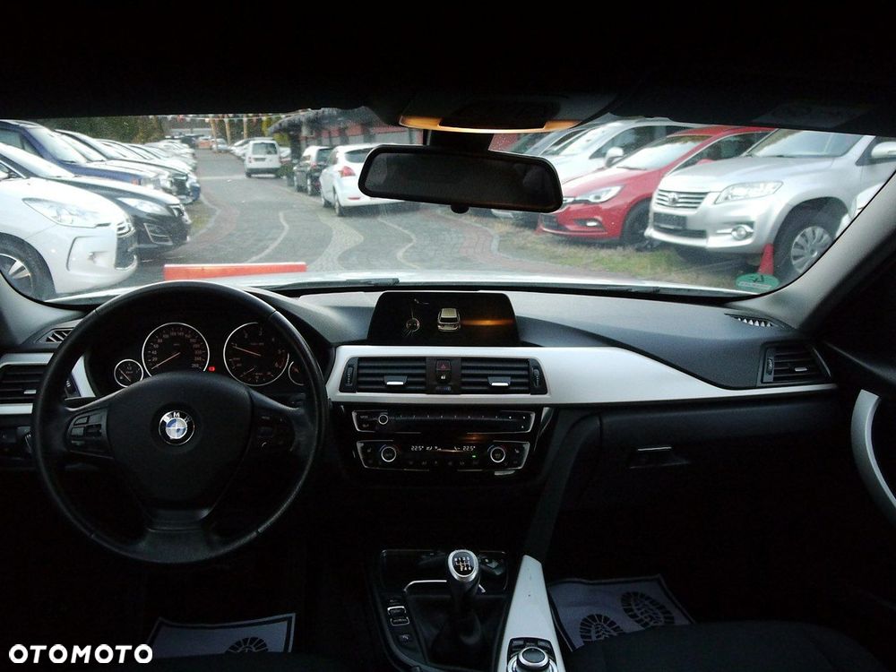 BMW Seria 3 318d Luxury Line - 17