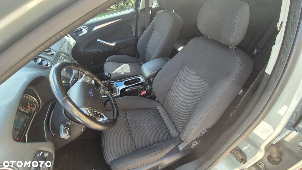 Ford Mondeo 2.0 FF Titanium - 28