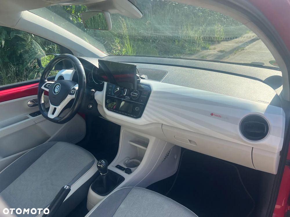 Volkswagen up! TSI beats - 8