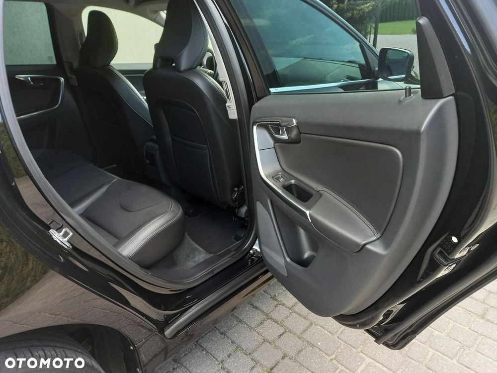 Volvo XC 60 D4 Geartronic Summum - 25