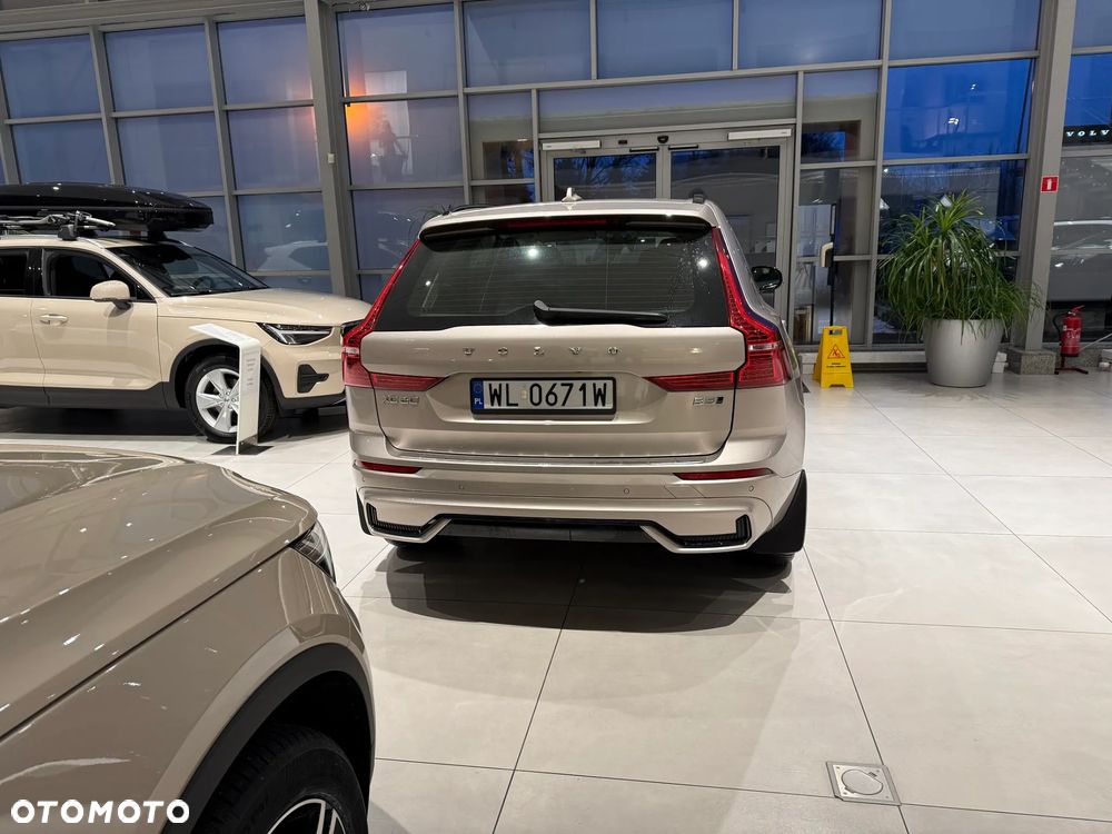 Volvo XC 60 B5 B AWD Plus Dark - 8
