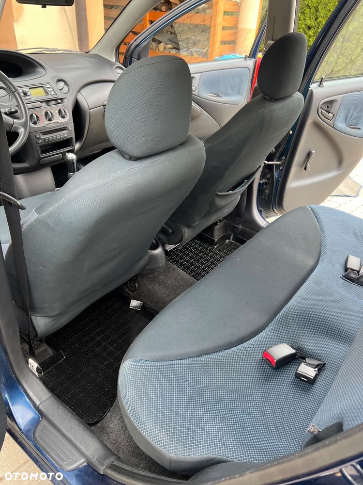 Toyota Yaris 1.0 Sol - 12