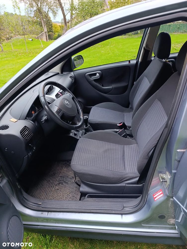 Opel Corsa 1.2 16V Cosmo - 9