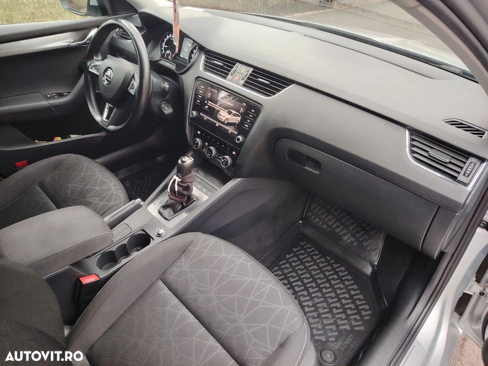 Skoda Octavia 1.6 TDI DSG Clever - 10
