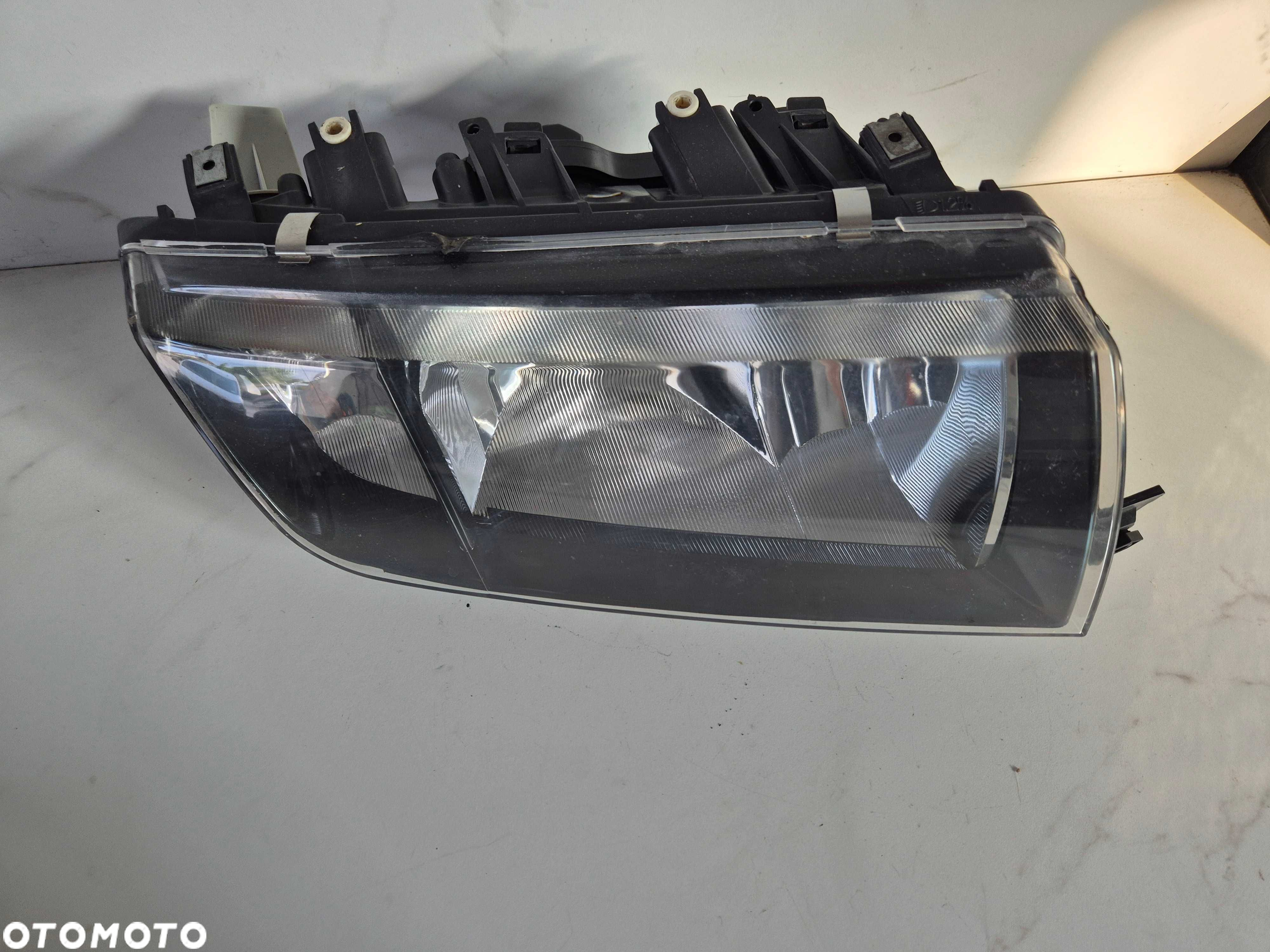 skoda fabia I lampa przednia prawa prawy przód przednia europa igła - 5