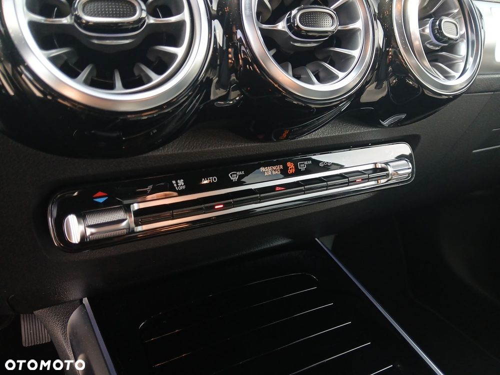 Mercedes-Benz GLB 200 Progressive 7G-DCT - 26