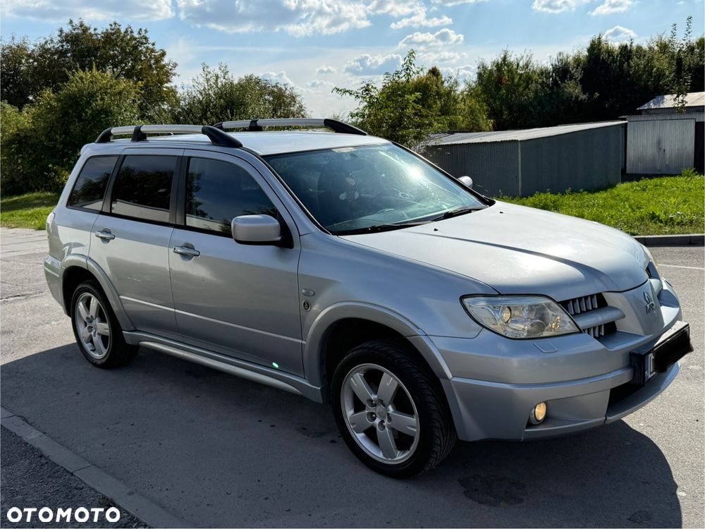 Mitsubishi Outlander - 2