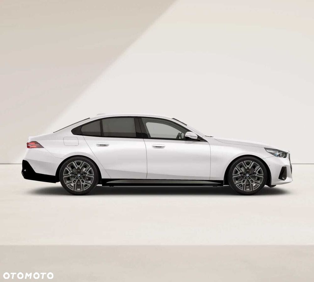 BMW Seria 5 520d xDrive mHEV M Sport - 6