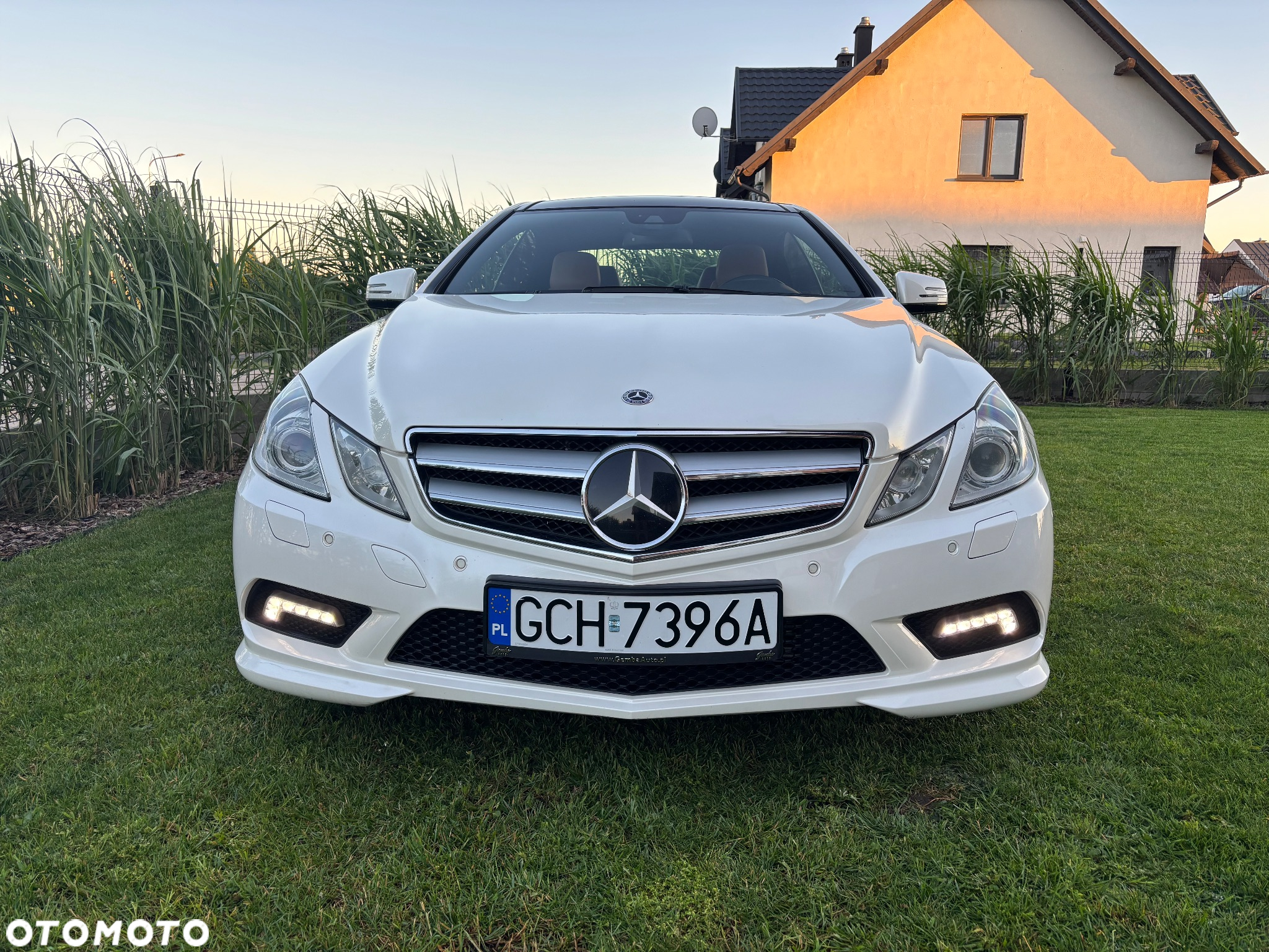 Mercedes-Benz Klasa E 250 CGI Coupe BlueEFFICIENCY Automatik Avantgarde - 3
