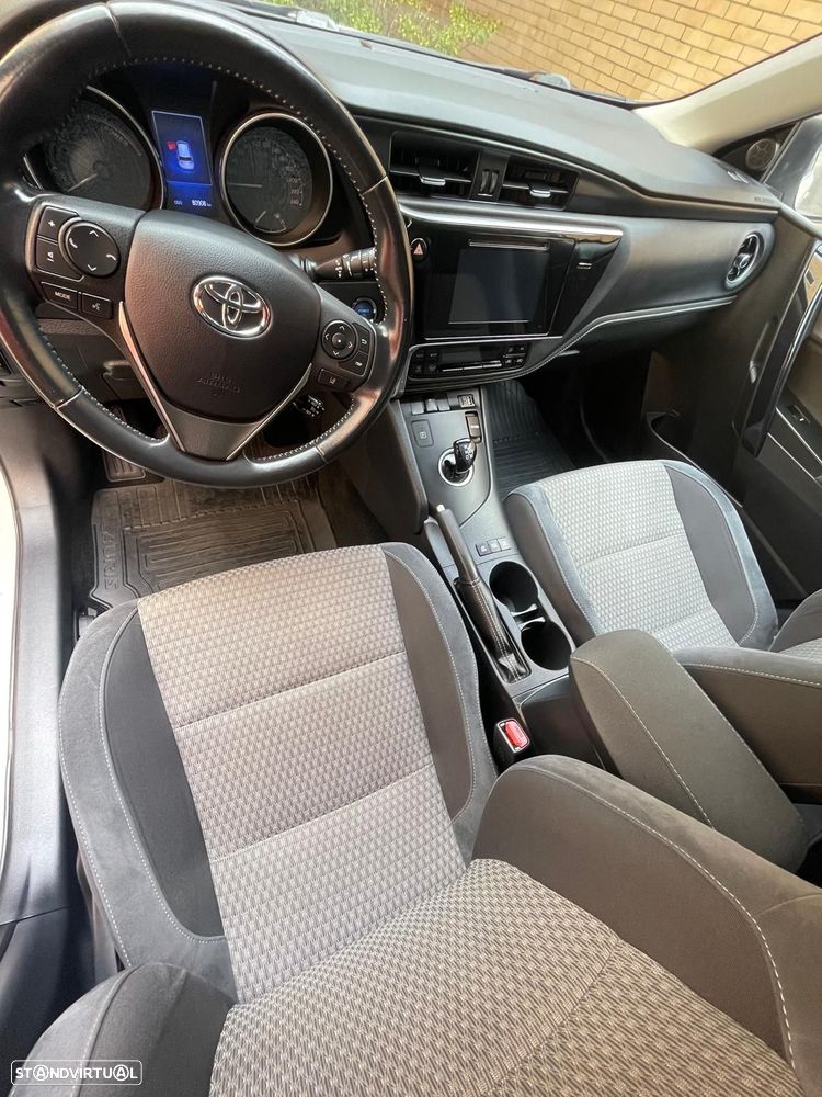 Toyota Auris 1.8 HSD Comfort +P.Techno+P.Sport - 6