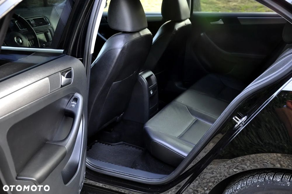 Volkswagen Jetta 2.0 TDI DSG Highline - 26
