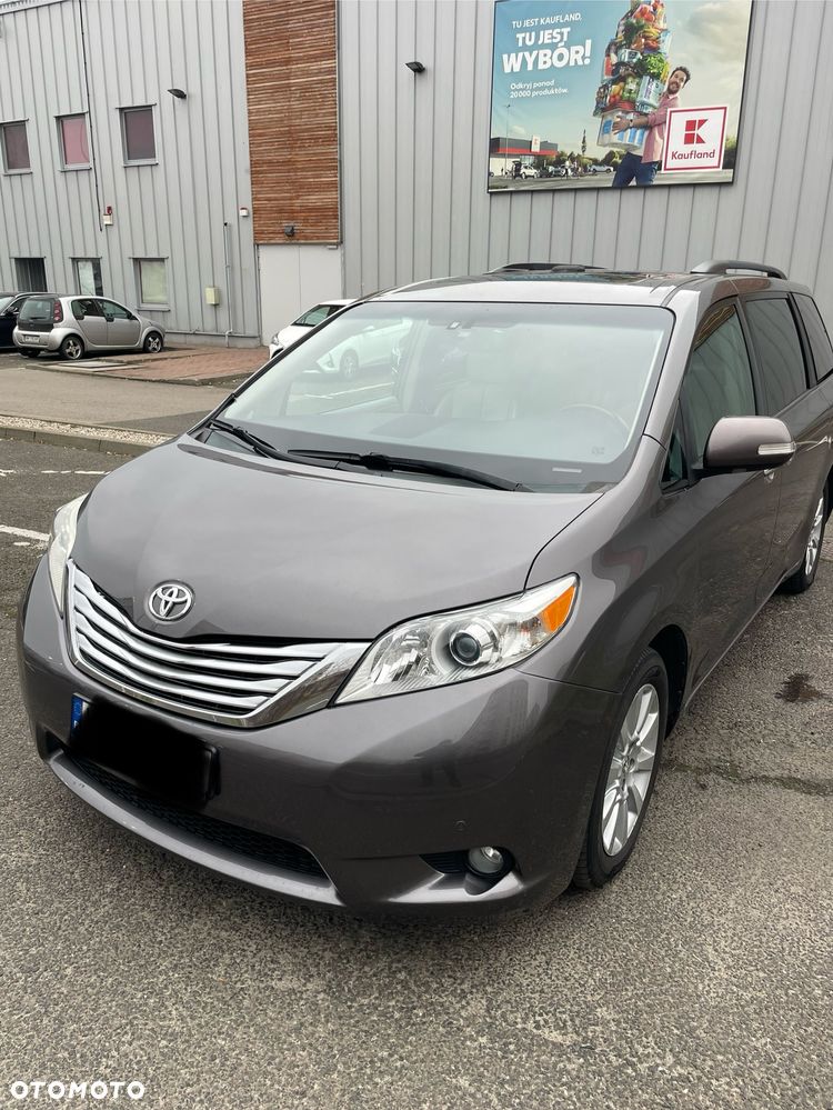 Toyota Sienna 3.5 XLE AWD - 3