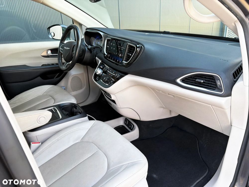 Chrysler Pacifica - 27