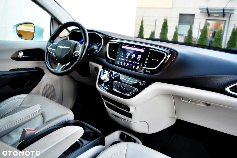 Chrysler Pacifica - 13