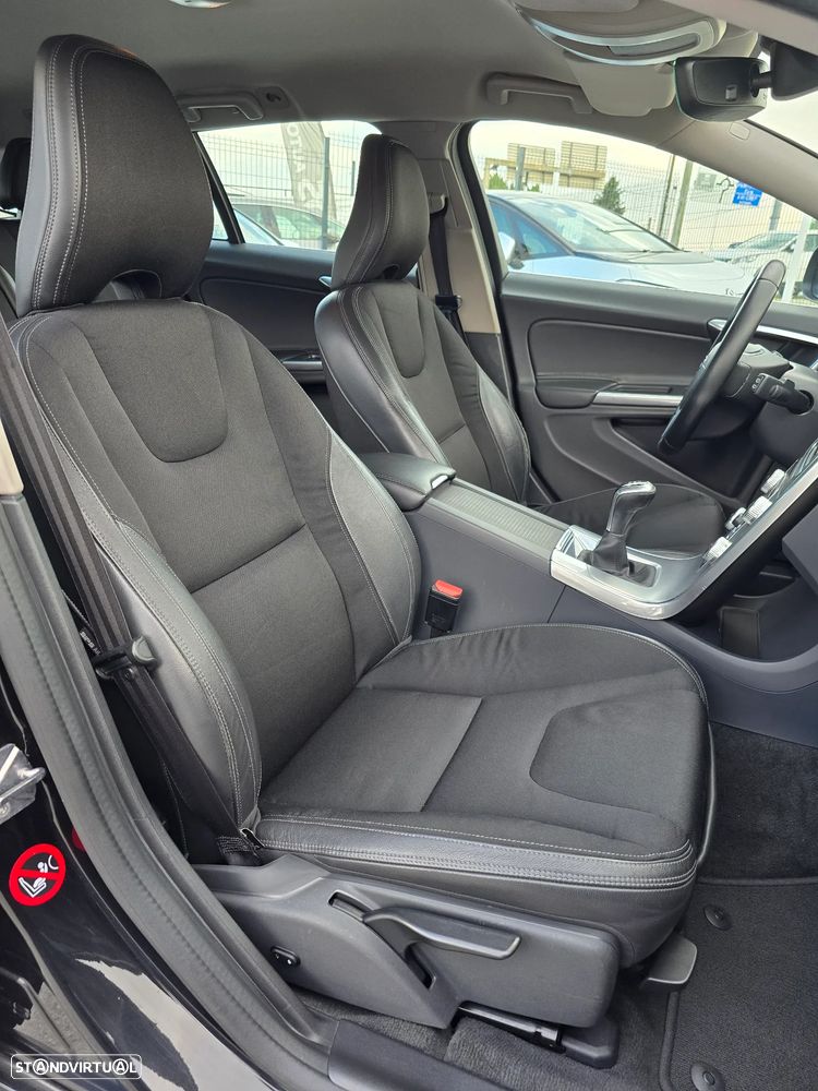 Volvo V60 2.0 D4 Momentum - 8