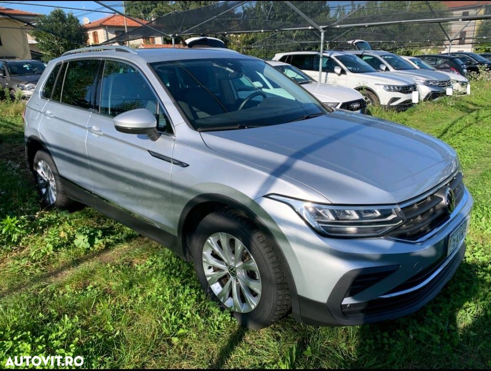 Volkswagen Tiguan - 1